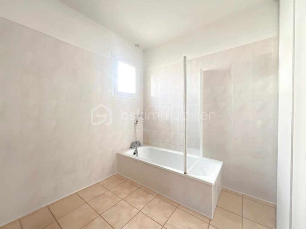 Maison 109m2 de plain pied Méjannes les Alès – 5 pièces – 3 chambres – 109 m²