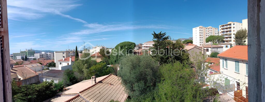 Vente T2 lumineux dernier étage – Vue Faron – Parking – Cave – Loggia – Toulon La Loubière – 165 900 € – 2 pièces – 1 chambre – 37 m²