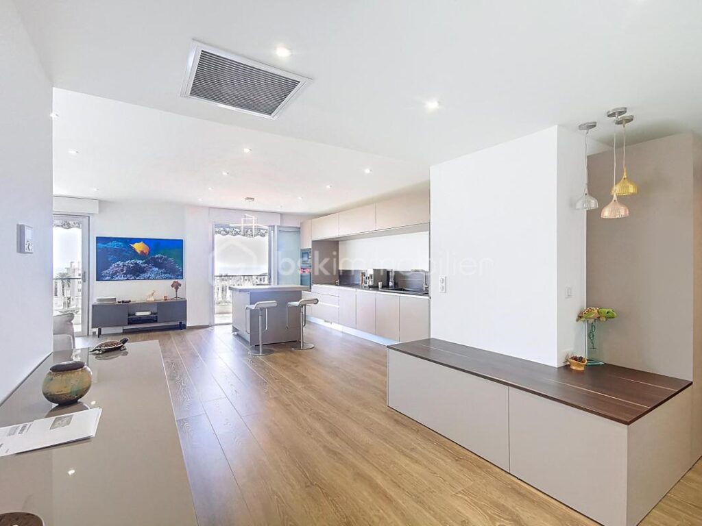 CANNES Stanislas – APPARTEMENT RÉNOVÉ 95M² AVEC VUE MER – DOUBLE GARAGE – 3 pièces – 2 chambres – 94 m²