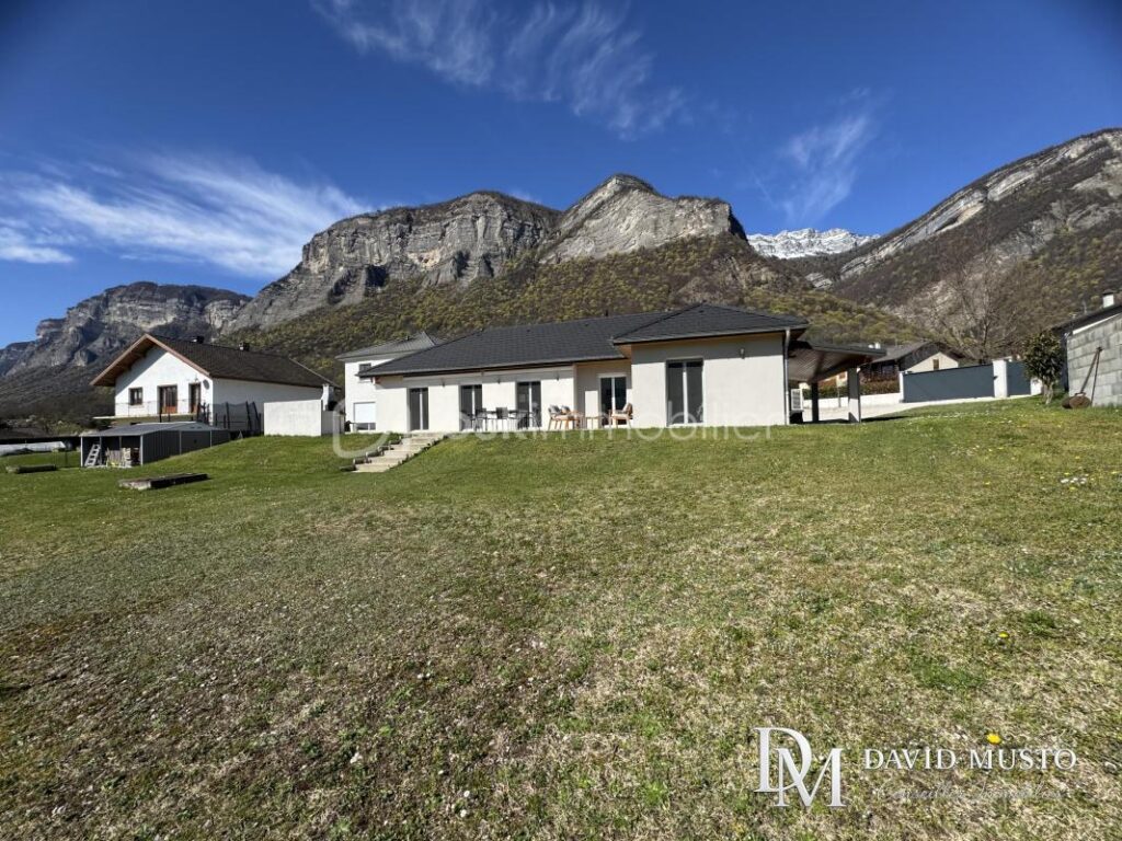 Maison Plain-Pied Lumbin – 5 pièces – 3 chambres – 108 m²