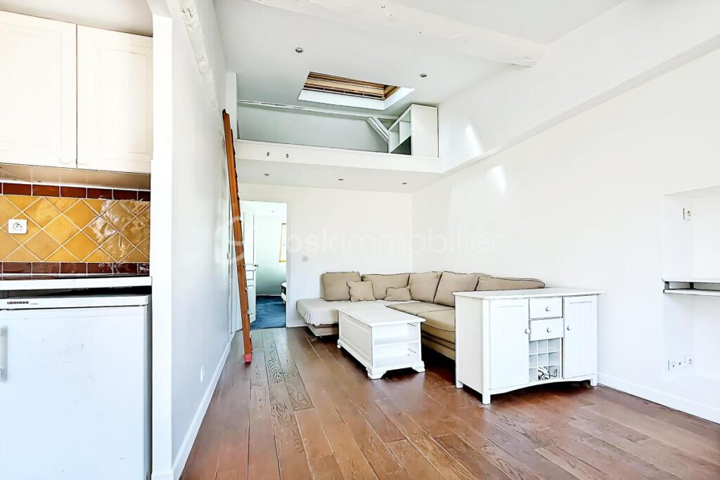 Appartement traversant au dernier étage avec ascenseur – 2 pièces – 1 chambre – 37 m²