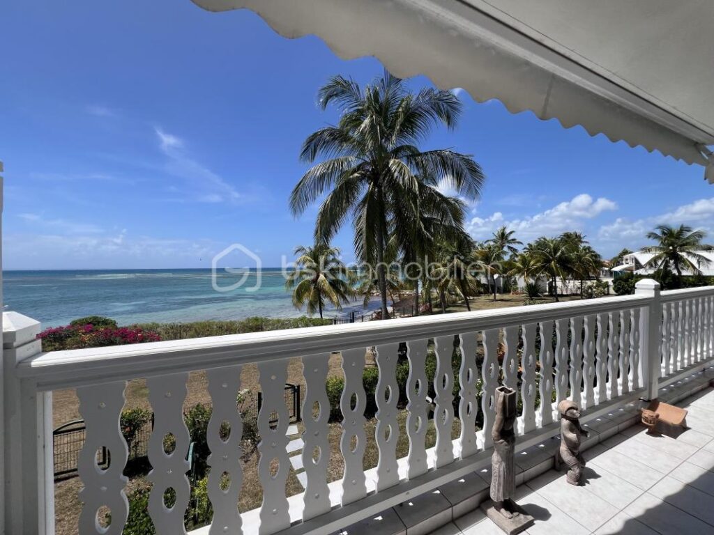 APPARTEMENT T2/T3 VUE LAGON – LE SAVANNAH – SUR LA MARINA DE SAINT FRANCOIS – 2 pièces – 1 chambre – 81 m²