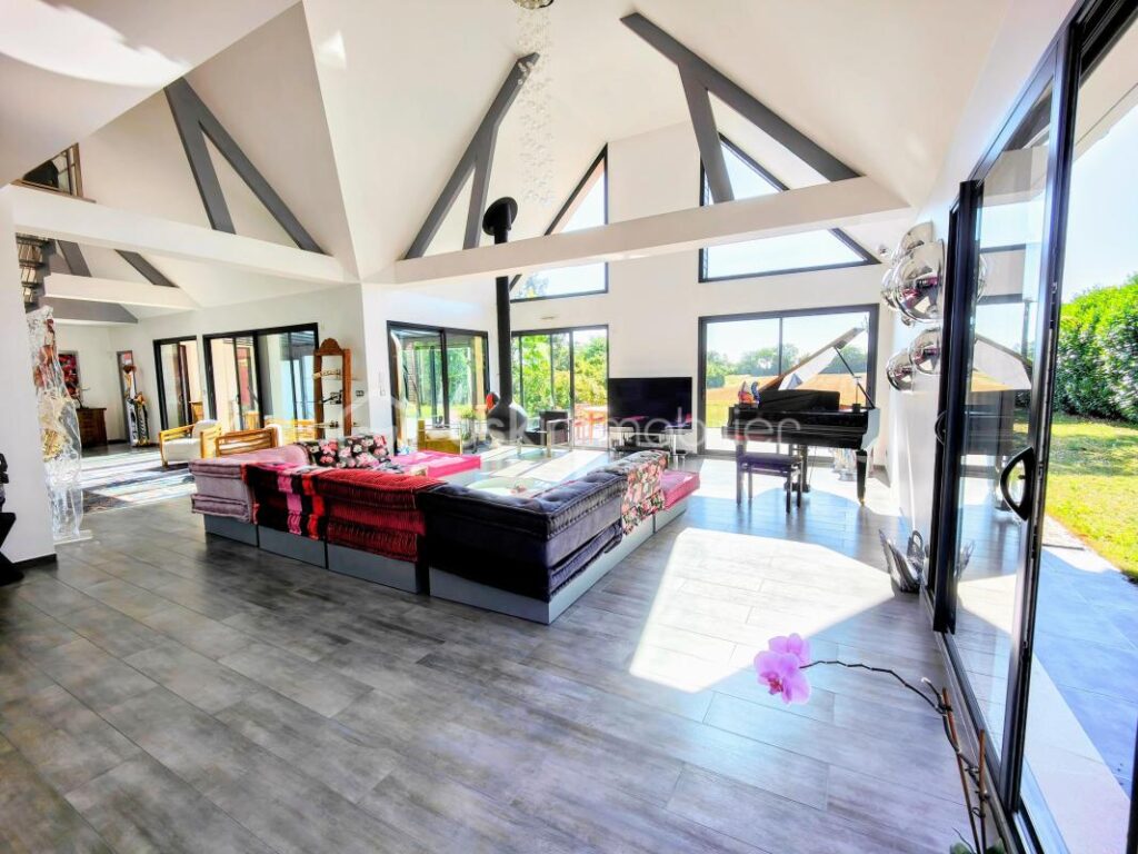 Maison av jardin arboré vue dégagée et sous-sol total ! – 10 pièces – 4 chambres – 239 m²