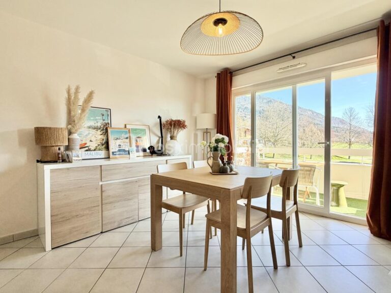 Appartement T2 avec balcon, cave et garage au centre de Villaz – 2 pièces – 1 chambre – 52 m²