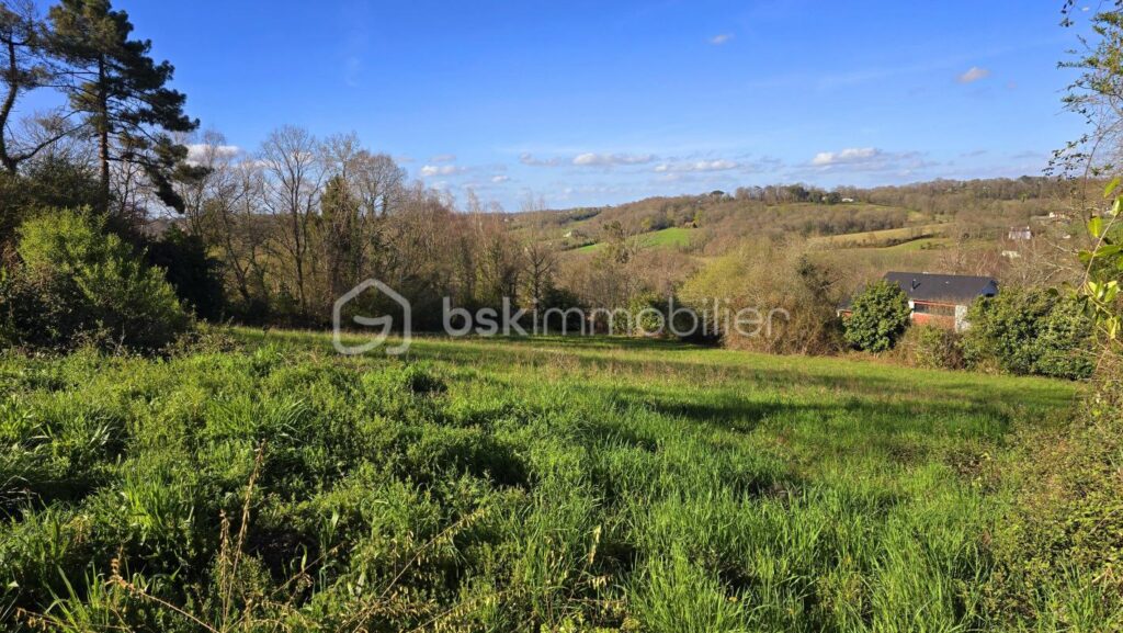 Maison de plain-pied 150 m² – Vue exceptionnelle sur les Pyrénées –Terrain divisible de 8 290 m² – 5 pièces – 4 chambres – 153 m²