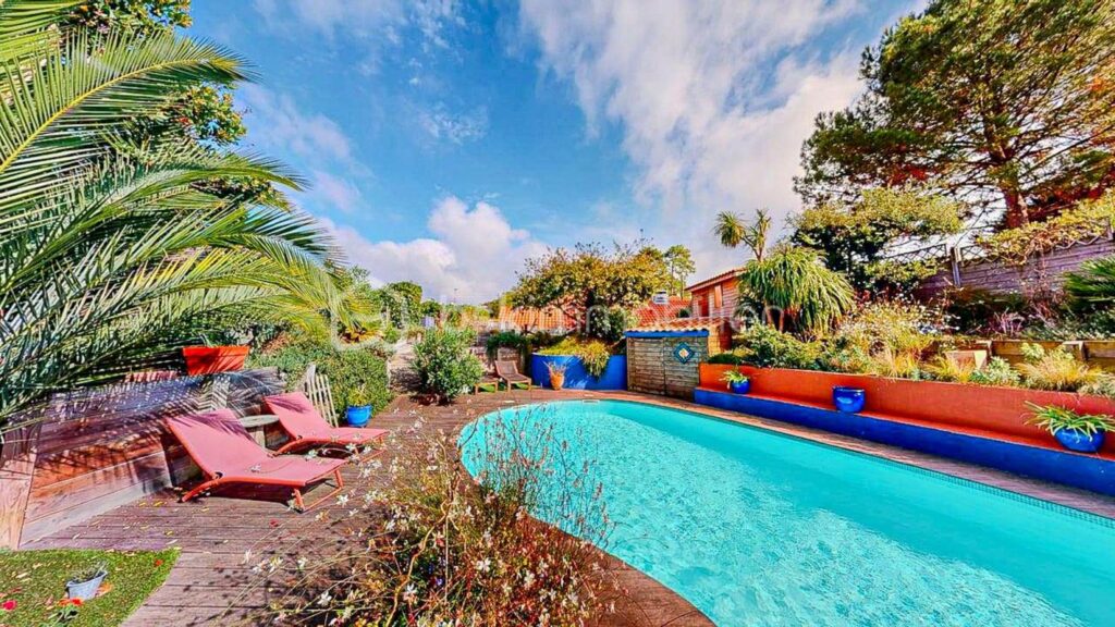 CAPBRETON- Maison de charme avec piscine – Plages et commerces à pieds – 5 pièces – 4 chambres – 134 m²