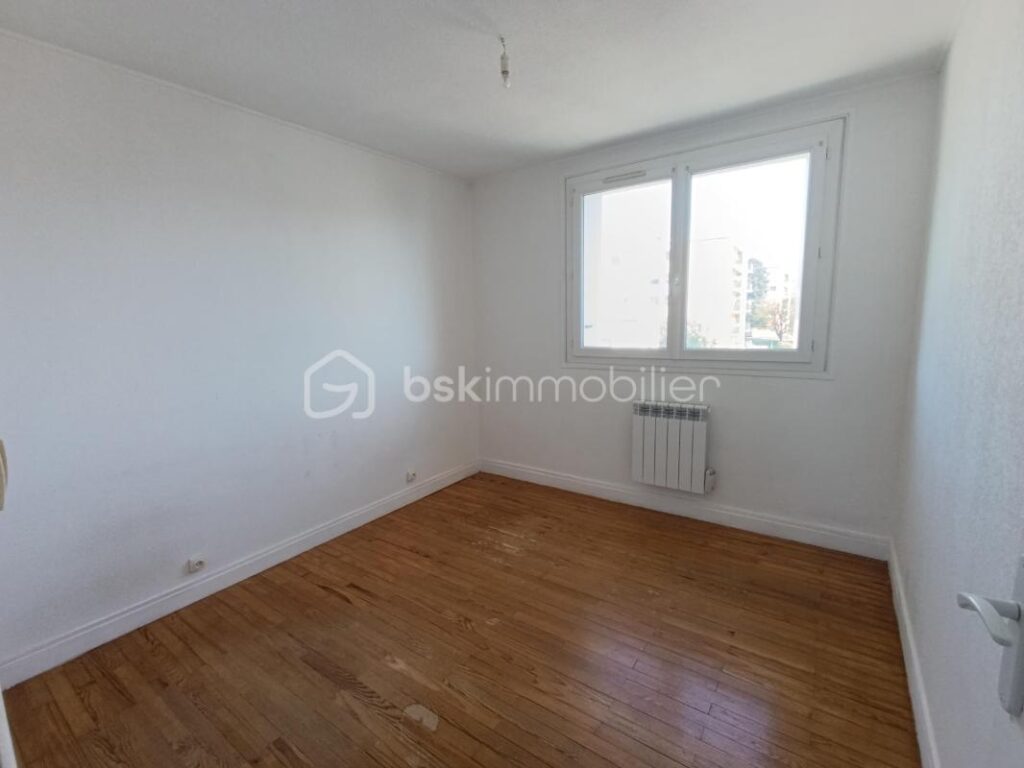 Appartement T4 rénové de 77 m² avec vue montagne – Rives (38140) – 4 pièces – 3 chambres – 77 m²