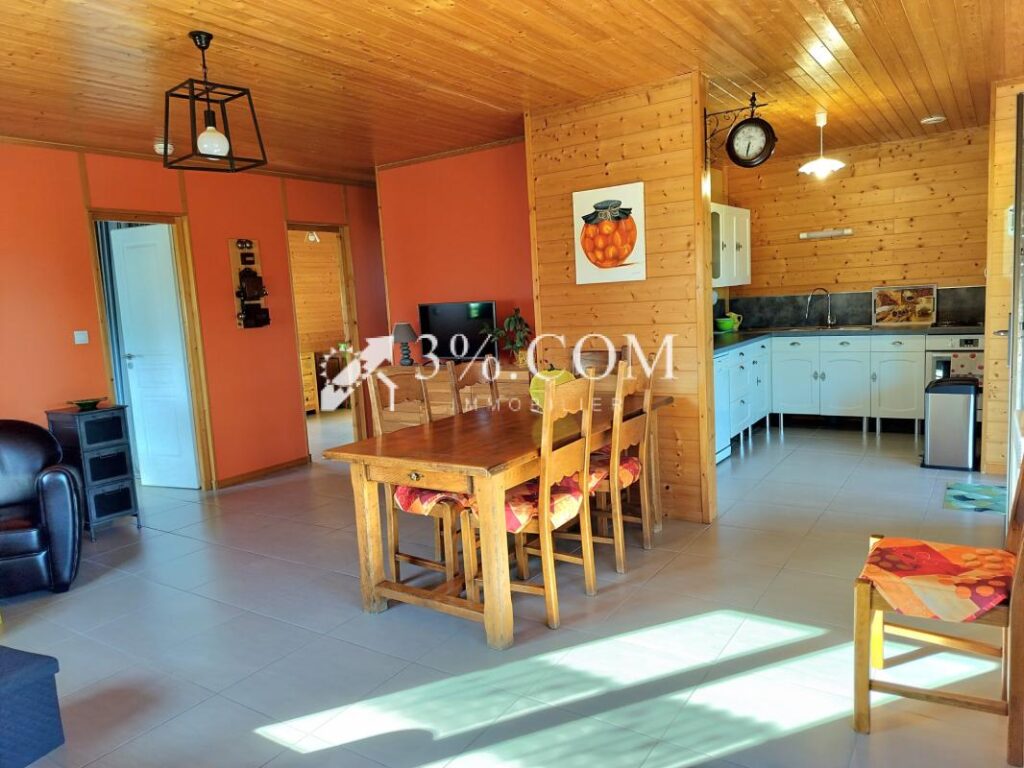 Chalet avec vue dégagée de 69m2 et 2 chambres sur 1330m2 clo – 3 pièces – 2 chambres – 69 m²