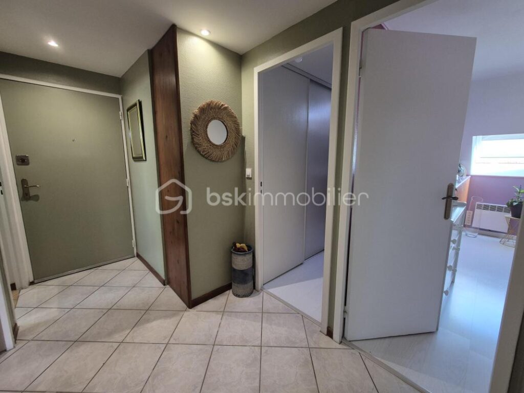 Charmant appartement en dernier étage à Courcouronnes Centre avec terrasse !!! – 3 pièces – 1 chambre – 60 m²