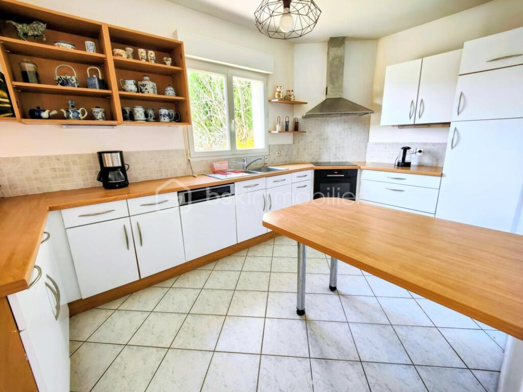 A l’abris des regards, belle maison familiale av 4 chambres et garage – 6 pièces – 4 chambres – 146 m²