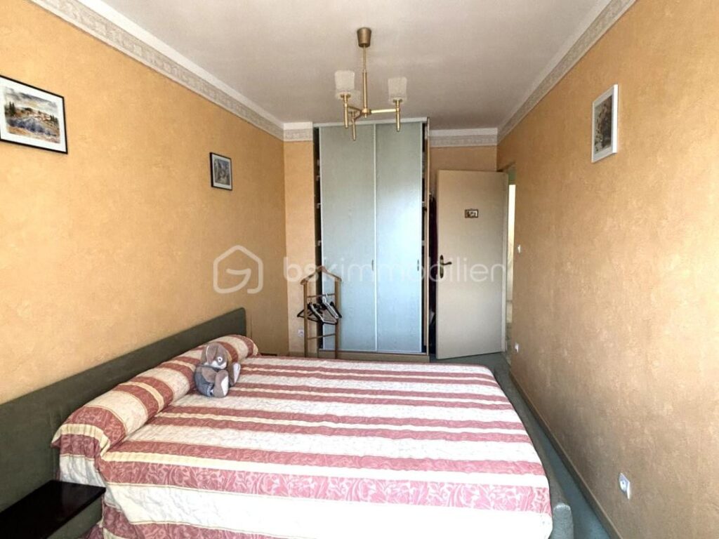 Maison de village avec garage et grenier aménageable – jardin non attenant – 4 pièces – 2 chambres – 75 m²