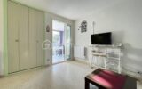 Studio meublé avec loggia fermée et parking – Rive Gauche – À 250 m de la plage – 1 pièce – NR chambres – 21 m²