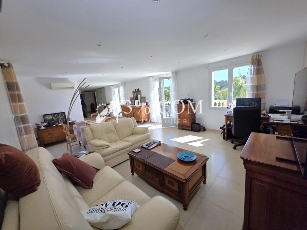 Magnifique villa avec vue incroyable à Valescure – 4 pièces – 3 chambres – 108 m²