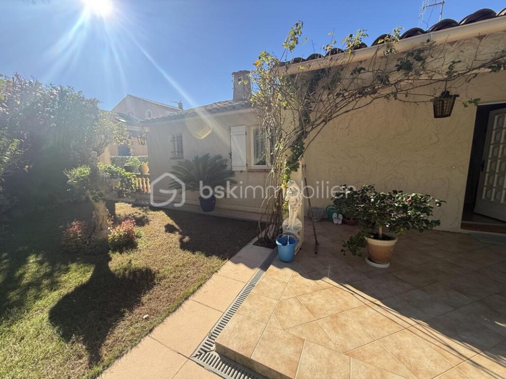 Maison avec vue sur le rocher de Roquebrune, quartier Valescure – 5 pièces – 3 chambres – 136 m²