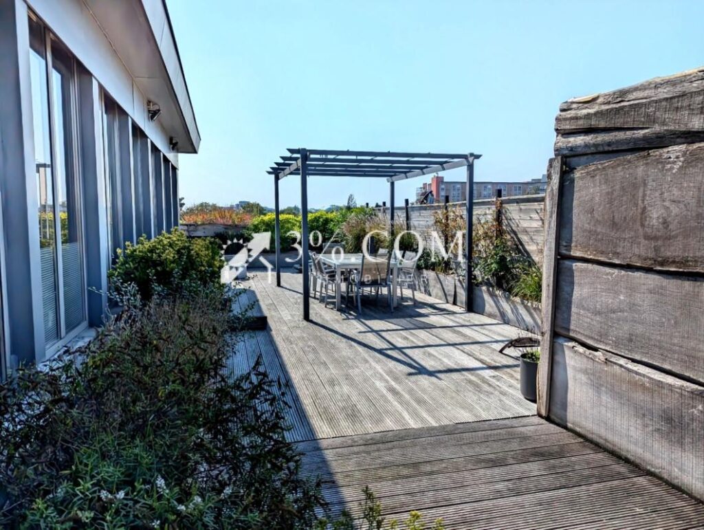 Appartement de 138 m2 – Dernier étage – Cuisine équipée – 3 – 4 pièces – 3 chambres – 138 m²