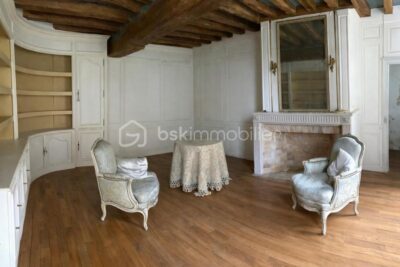 PROPRIETE DE CHARME – CHARGEE D&rsquo;HISTOIRE – 6 pièces – 2 chambres – 180 m²