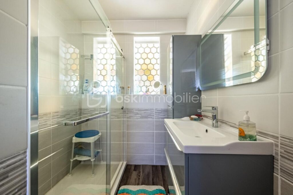 Charmante maison avec piscine à vendre – Idéalement située ! – 5 pièces – 4 chambres – 120 m²