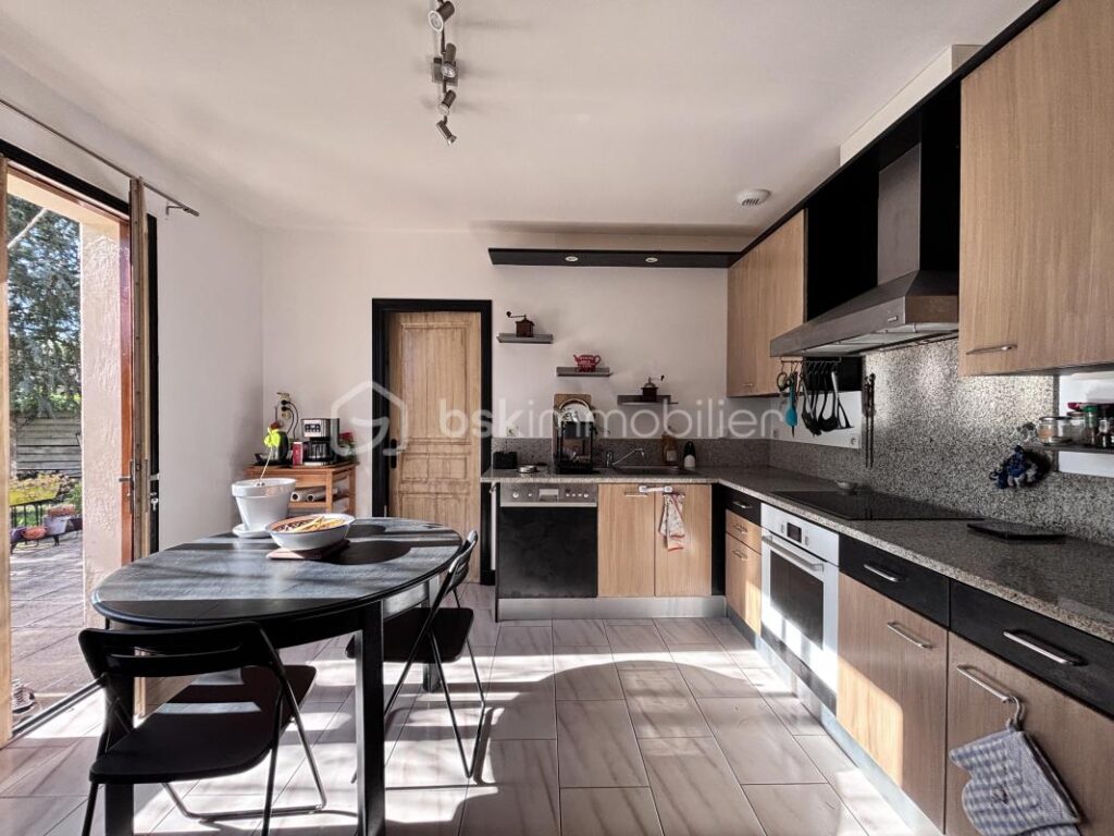 Maison avec sous sol – jardin – COUFFOULEUX – 4 pièces – 3 chambres – 120 m²