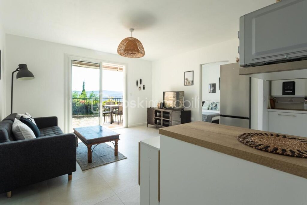 LE LAVANDOU – VUE EXCEPTIONNELLE – 2 pièces – 1 chambre – 36 m²