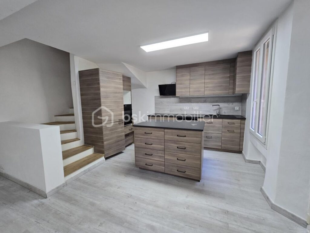 À VENDRE : Charmante maison de village à Cadenet – 4 pièces – 3 chambres – 75 m²