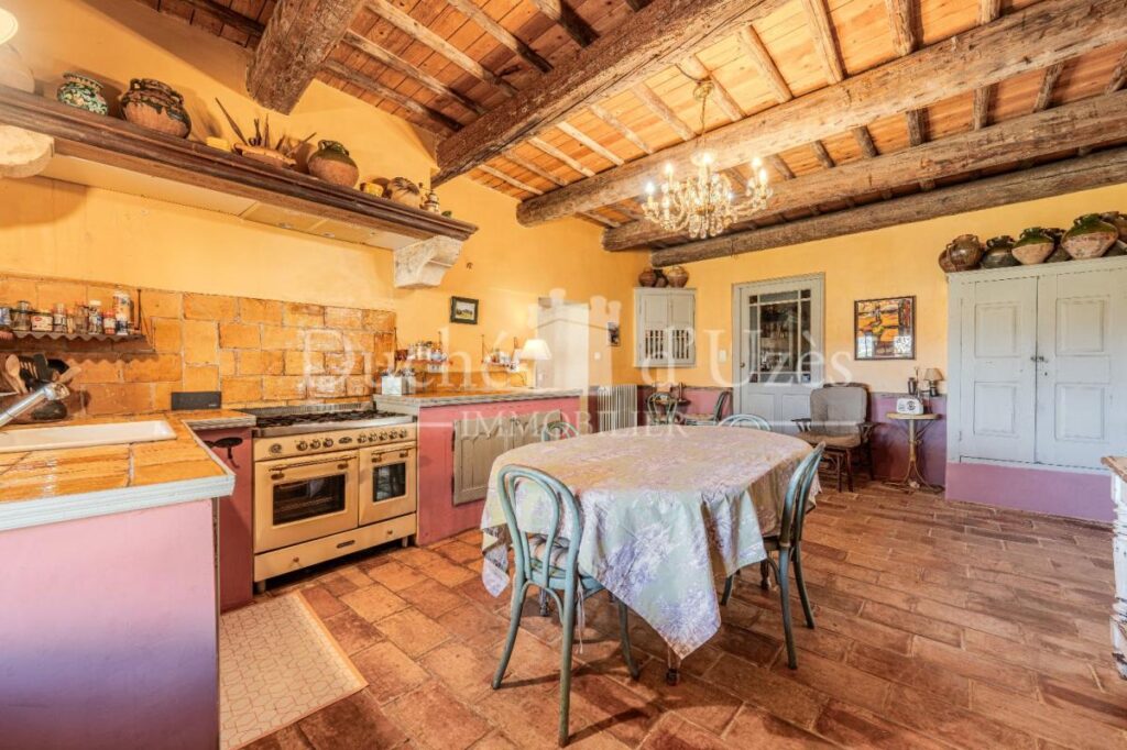 Maison – 7 pièces – 4 chambres – 275 m²