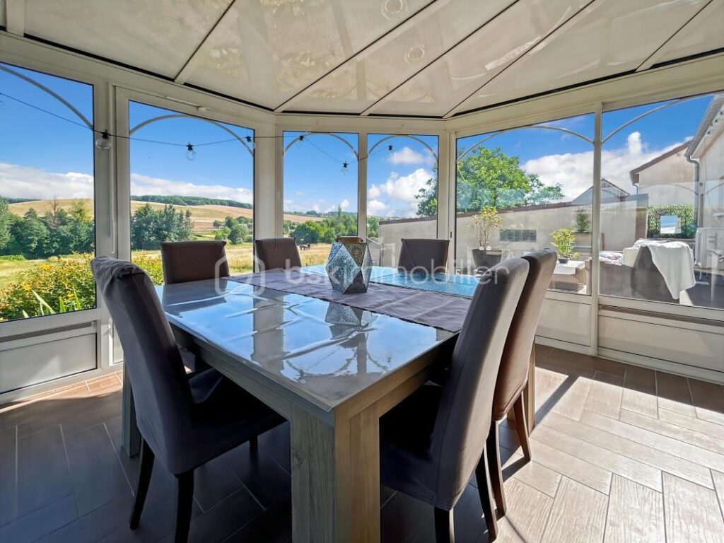 Maison familiale avec 5 chambres, véranda, jardin et prestations modernes – Proche gare de Sens – 7 pièces – 5 chambres – 179 m²