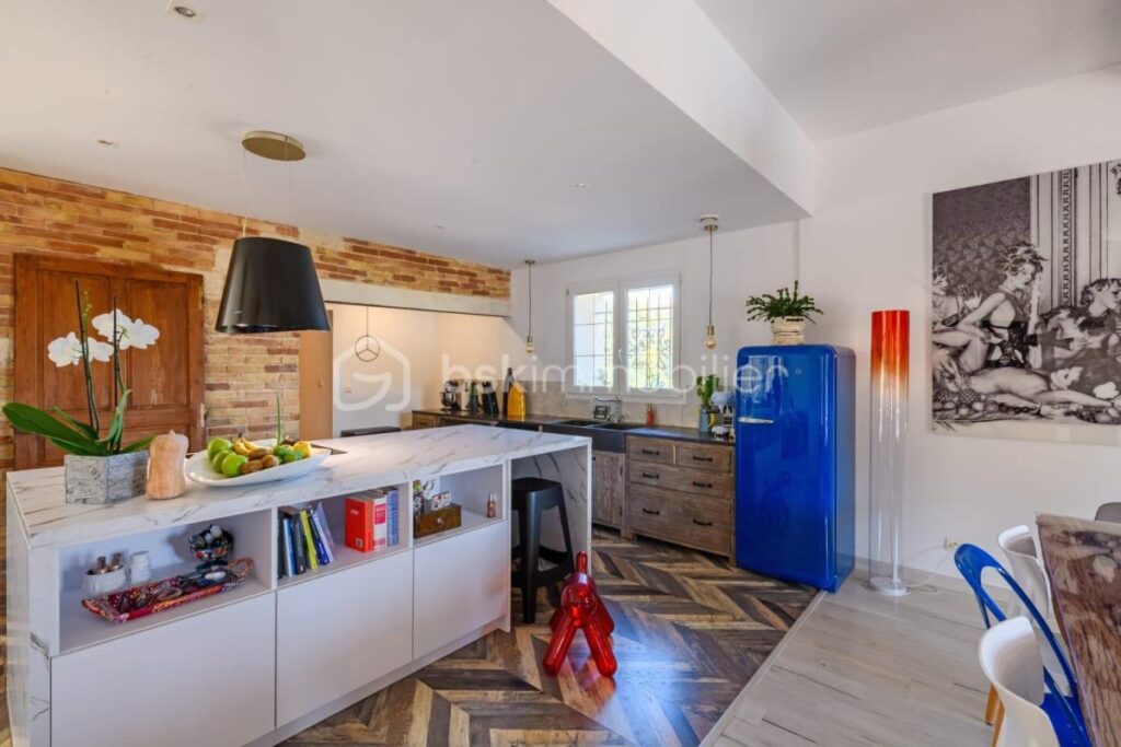 SUPERBE MAS EN PIERRES ENTIEREMENT RENOVE DANS LE GARD – 5 pièces – 4 chambres – 185 m²