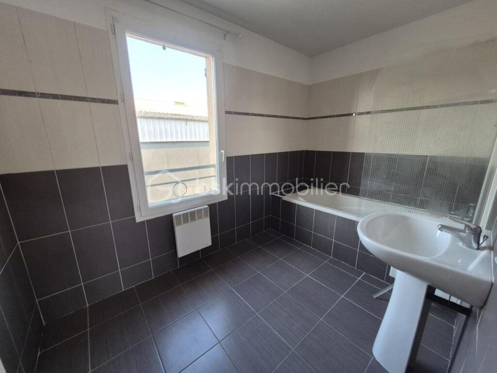 OLLIOULES: T3 EN DUPLEX AVEC TERRASSE – 3 pièces – 2 chambres – 59 m²