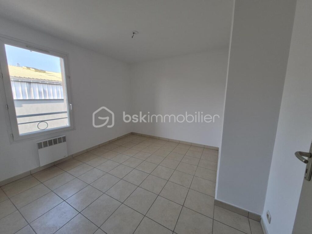 OLLIOULES: T3 EN DUPLEX AVEC TERRASSE – 3 pièces – 2 chambres – 53 m²