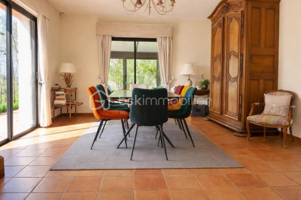 BELLE MAISON PLAIN PIED – 4/5 CHAMBRES – VERANDA – PISCINE – TERRAIN – 6 pièces – 4 chambres – 184 m²