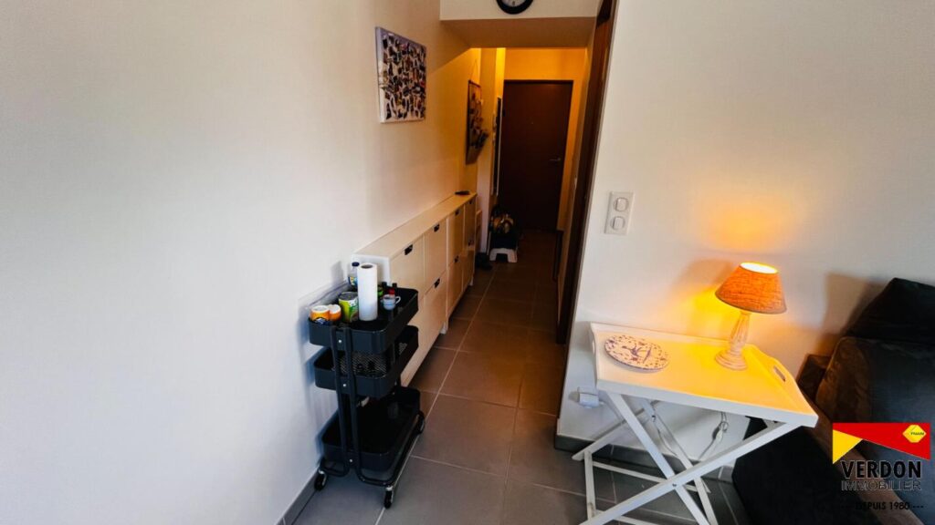 Beau studio cabine avec vaste terrasse, garage fermé et parking extérieur – 2 pièces – 1 chambre – 25 m²