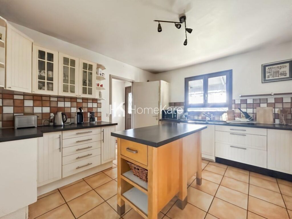 MAISON FAMILIALE DANS UN ENVIRONNEMENT IDEAL – 7 pièces – 5 chambres – 192 m²