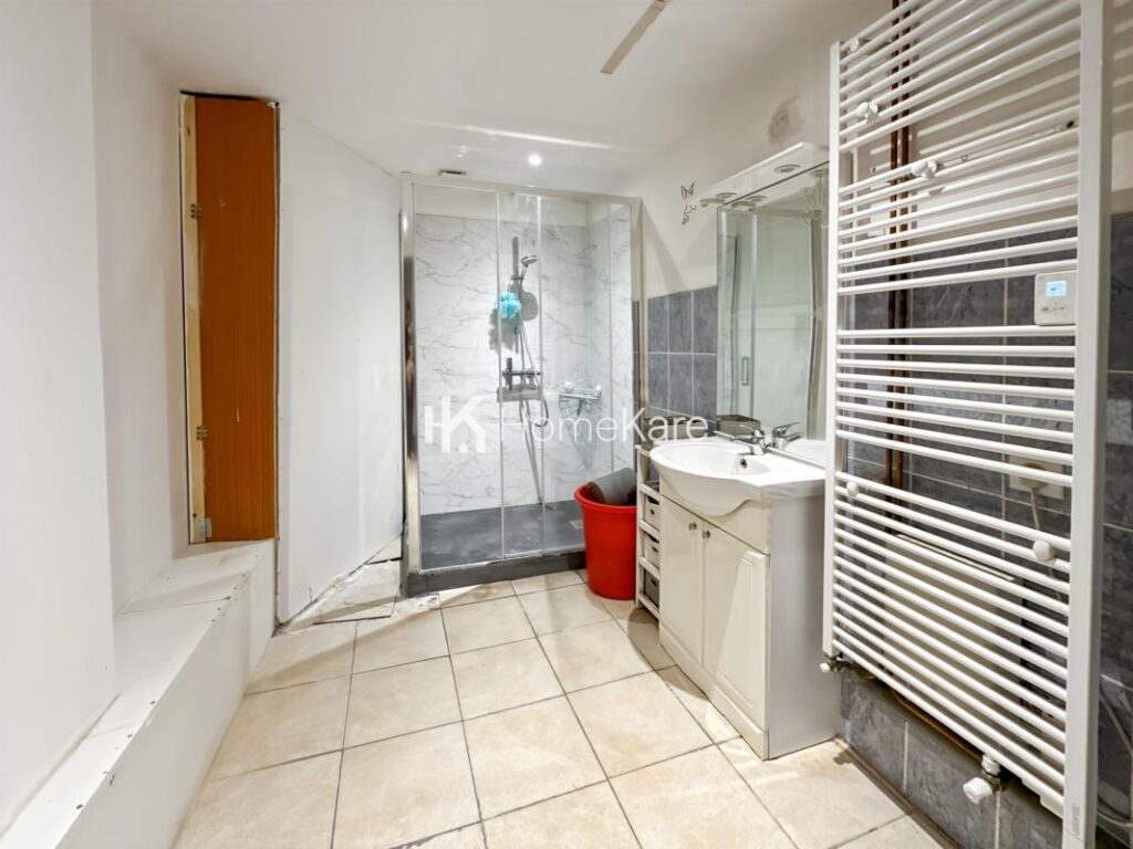 GROS POTENTIEL AVEC VUE SUR LES PYRÉNÉES – 5 pièces – 4 chambres – 170 m²