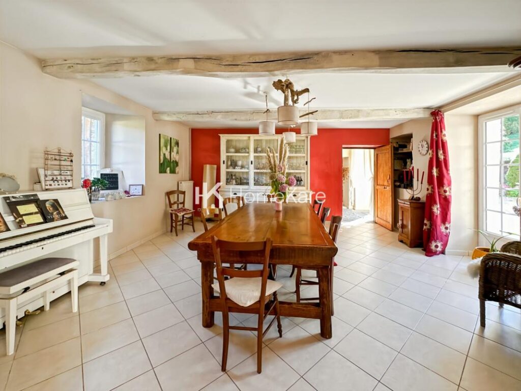 MAISON FAMILIALE – 9 pièces – 6 chambres – 300 m²