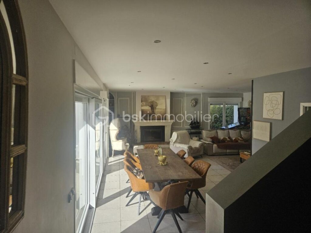 DEMEURE D’EXCEPTION À GOUVIEUX : Luxe, Calme et Proximité – 6 pièces – 4 chambres – 197 m²