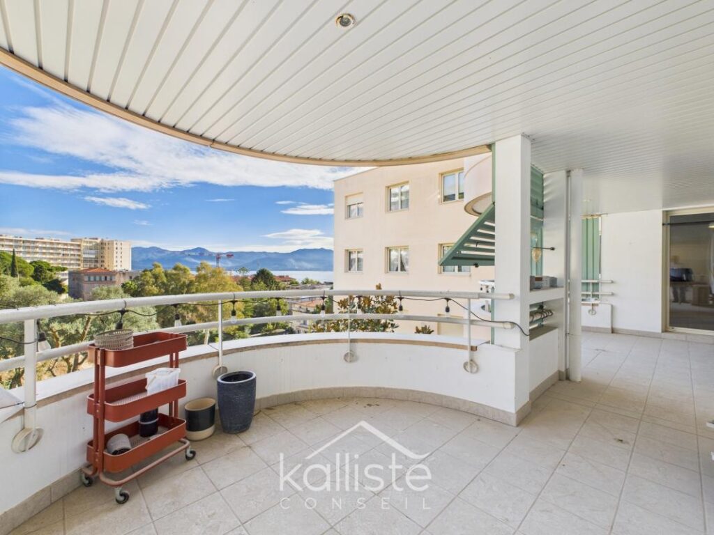 Appartement T5 131.87 m² de standing avec terrasse et garage – Ajaccio – 5 pièces – 4 chambres – 131 m²