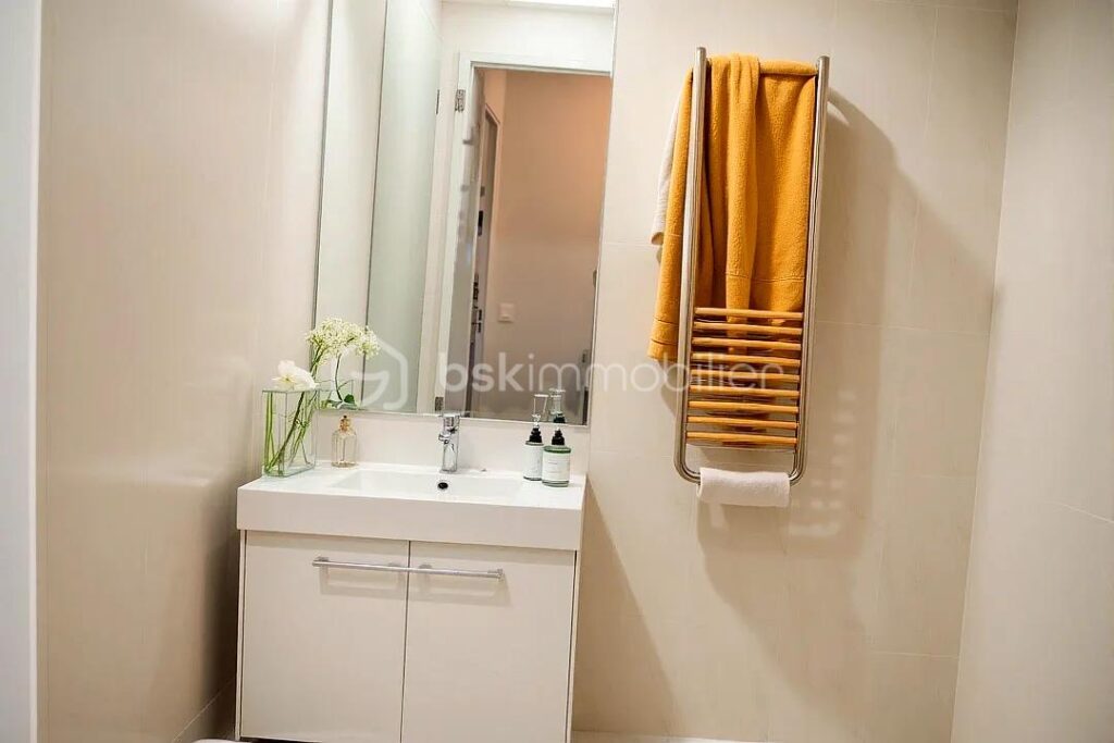 2 pièces dernier étage terrasse vendu loué – 2 pièces – 1 chambre – 40 m²