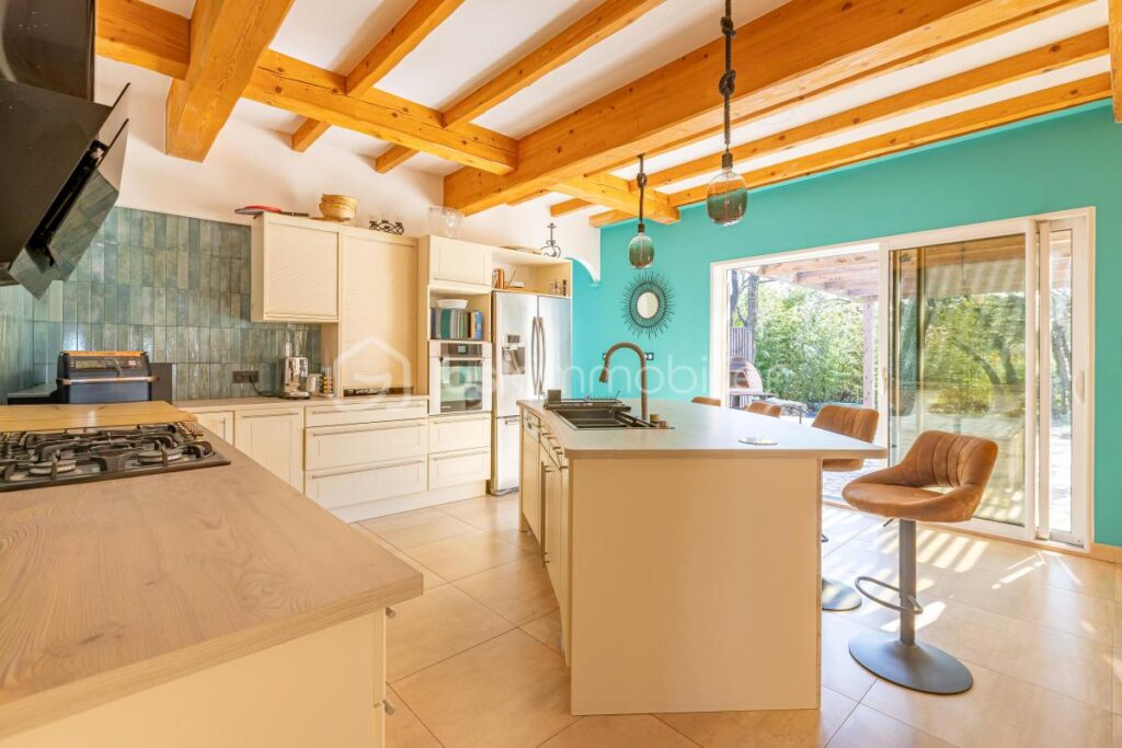 Propriété d’exception 337 m² – 5 dépendances – Revenus locatifs – DPE A – 9 pièces – 8 chambres – 337 m²