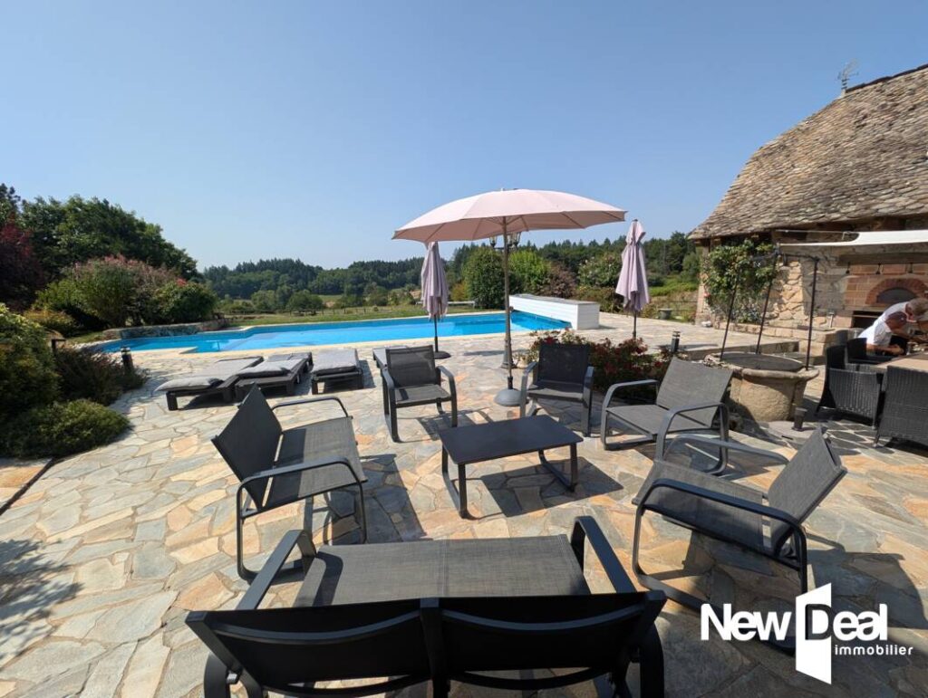 Propriété de charme en pierre – 290 m² – vue dominante – cadre d’exception – 10 pièces – 4 chambres – 230 m²