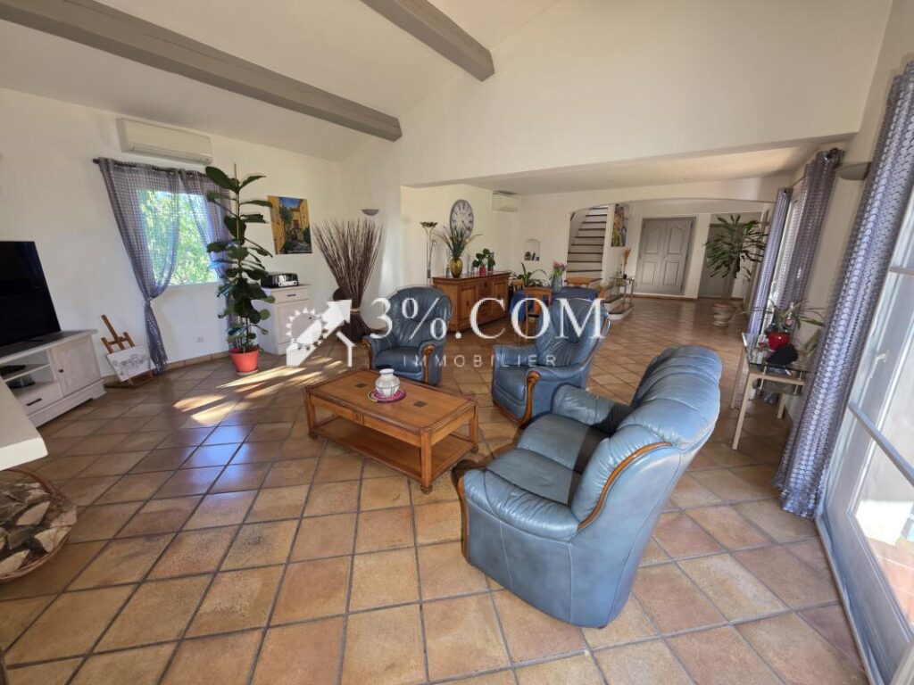 Grande villa dans quartier verdoyant – 6 pièces – 4 chambres – 145 m²