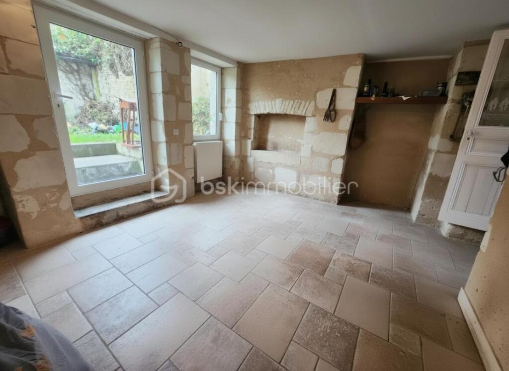 🏡 Maison de caractère – 191 m² – Centre de Mirebeau – 4 chambres, grange et cave – 7 pièces – 4 chambres – 191 m²