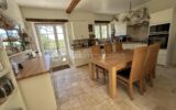 JOLIE MAISON EN PIERRES – TERRAIN – DEPENDANCES – 7 pièces – 5 chambres – 216 m²