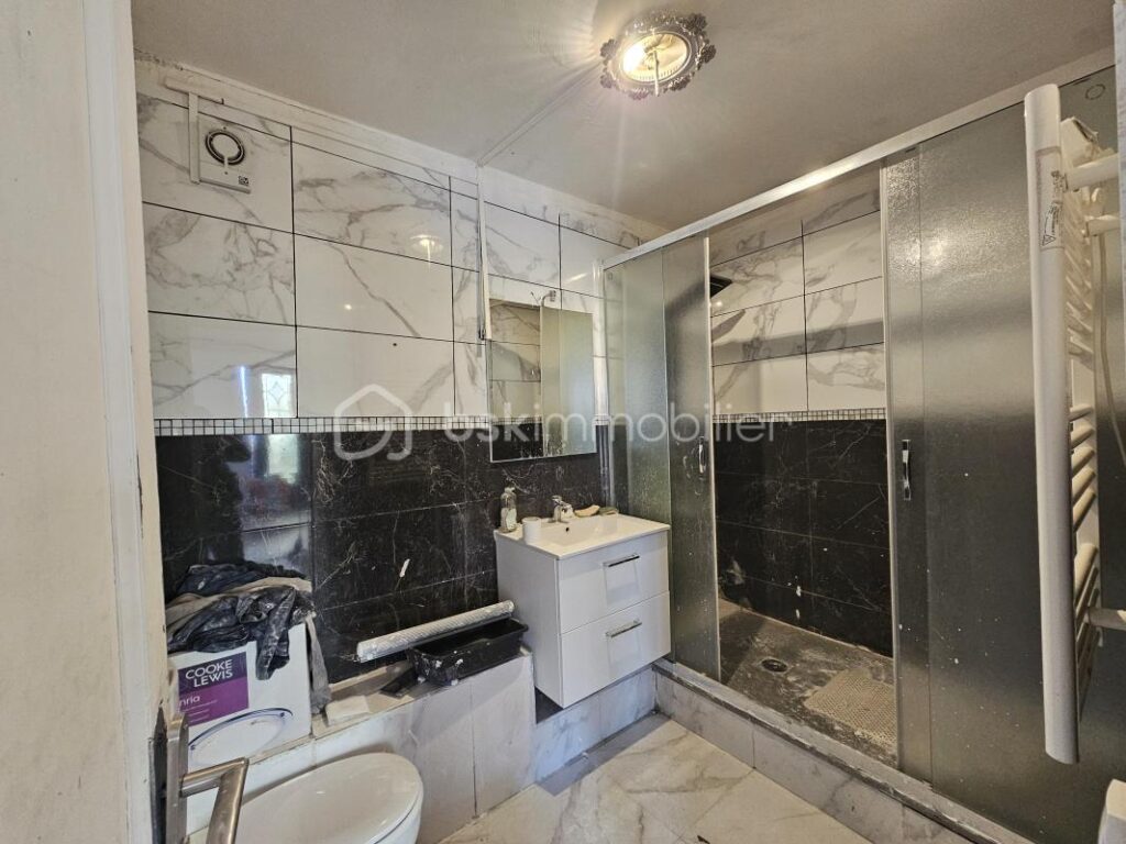 Champigny-sur-Marne (Coteaux) : Un potentiel brut avec vue sur la Tour Eiffel – 4 pièces – 3 chambres – 76 m²