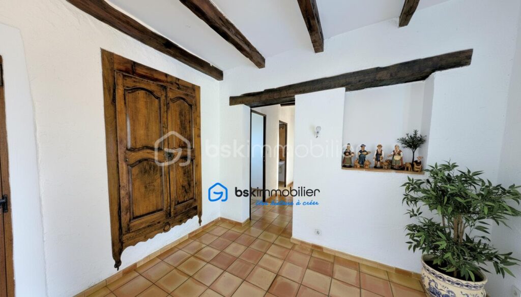 Exceptionnel ! Rare sur le secteur. Villa au cœur des Alpilles, jardin, piscine, terrain clôturé – 5 pièces – 4 chambres – 148 m²