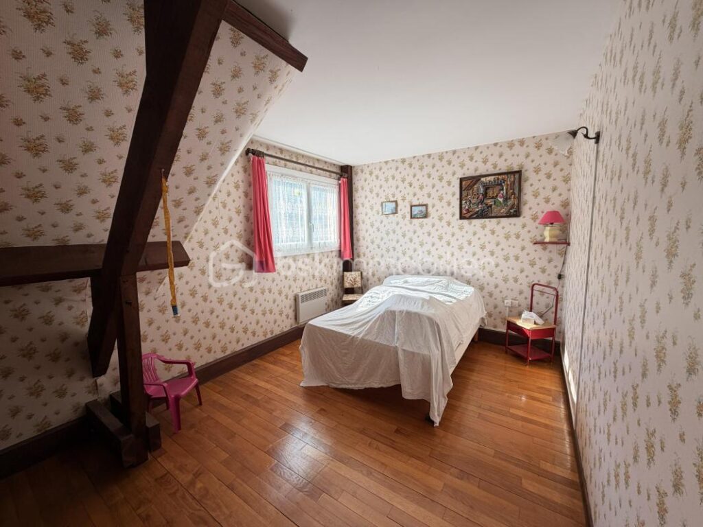 Maison avec garage – autonomie de plain pied et sous sol complet – 8 pièces – 6 chambres – 170 m²