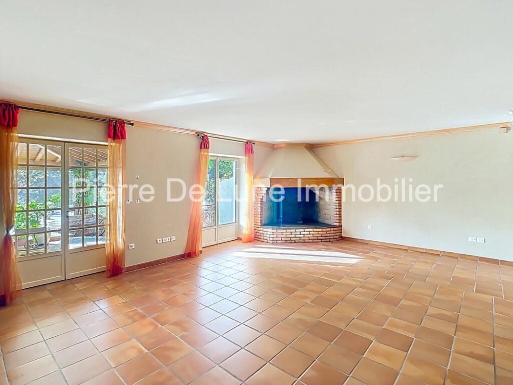 Propriété de caractère avec vue panoramique – 10 pièces – 4 chambres – 426 m²