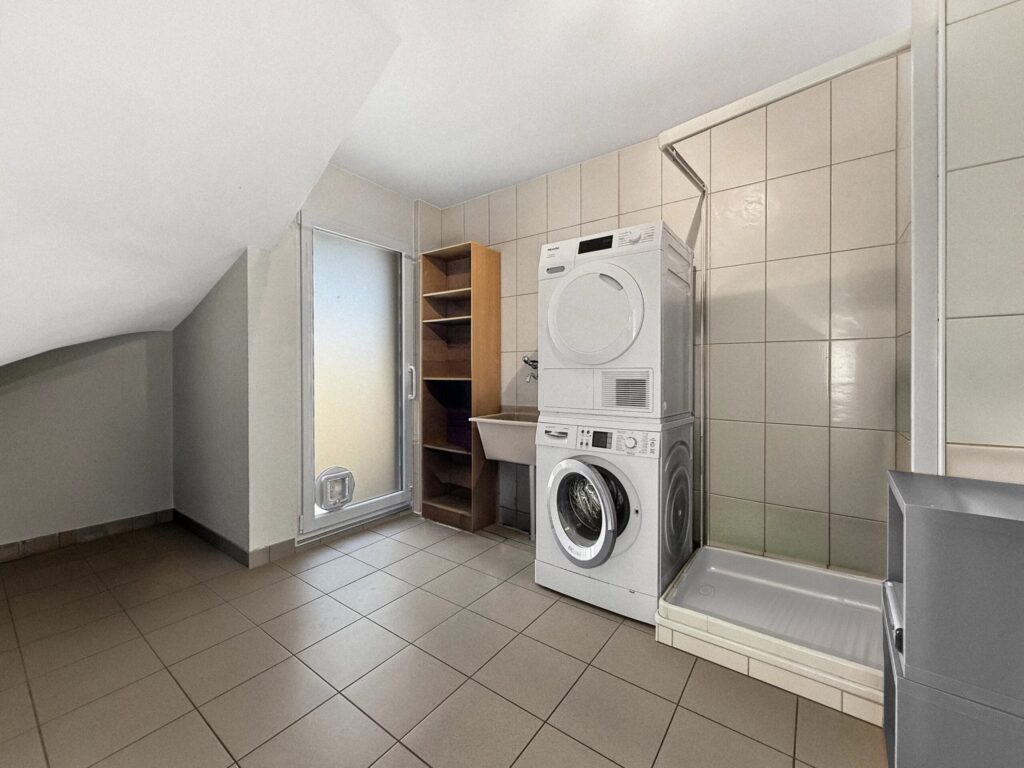 Villa contemporaine avec piscine à Fully ! – NR pièces – 5 chambres – 207 m²