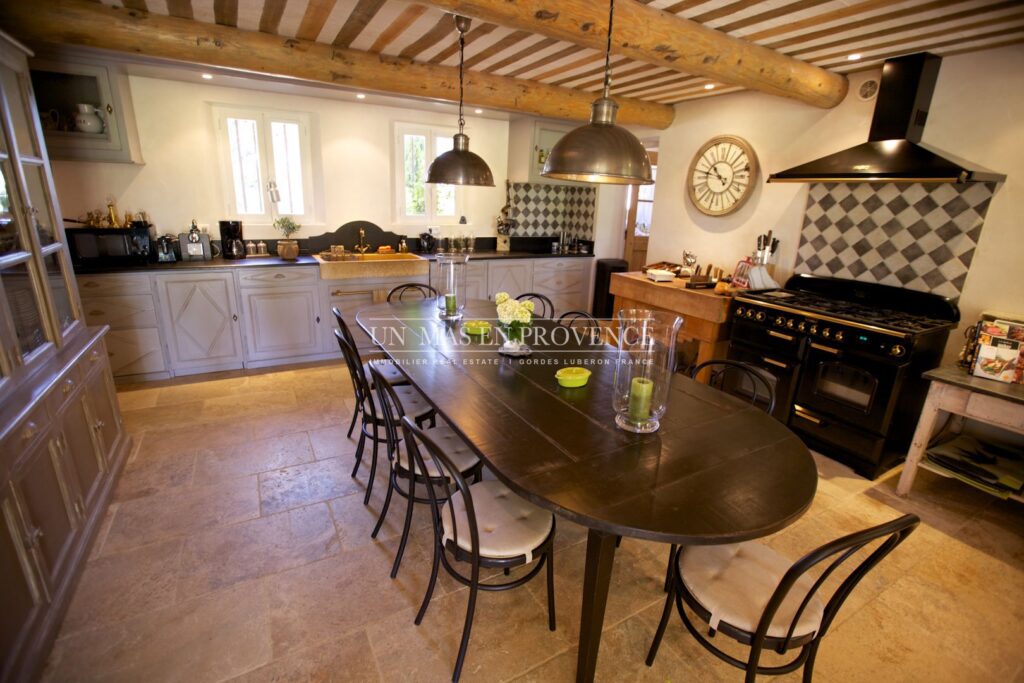 Magnifique Mas en campagne avec prestations de qualité à L’Isl – NR pièces – 5 chambres – 400.00 m²