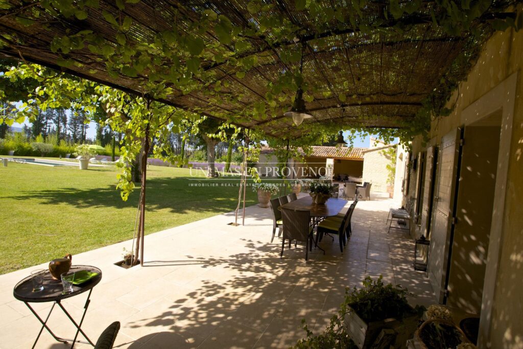 Magnifique Mas en campagne avec prestations de qualité à L’Isl – NR pièces – 5 chambres – 400.00 m²