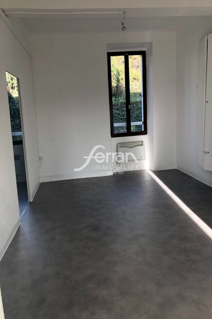 A LOUER TYPE 2 à CALLAS – 2 pièces – 1 chambre – 40.00 m²